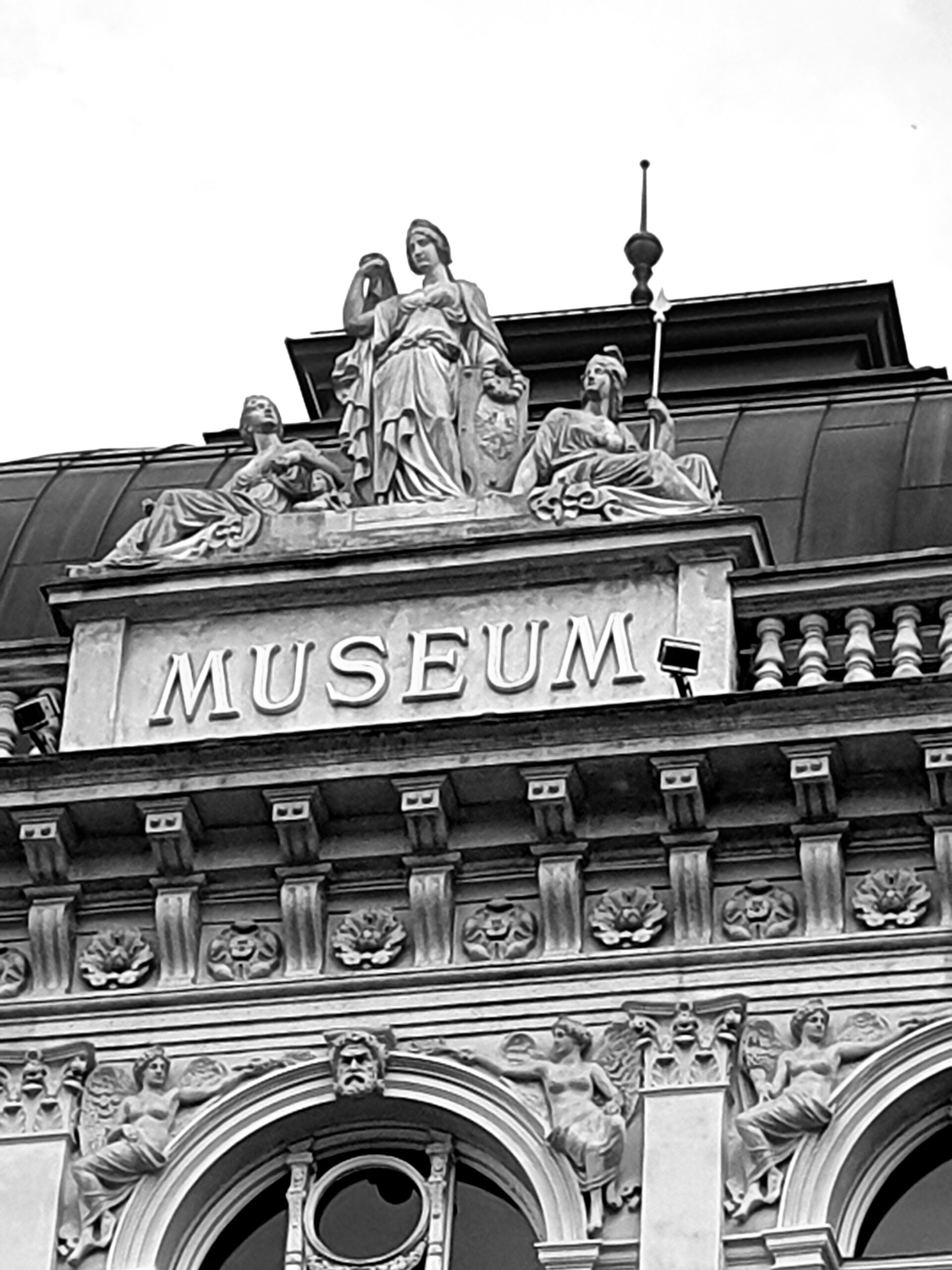 Blick nach oben . Ferdinandeum Innsbruck